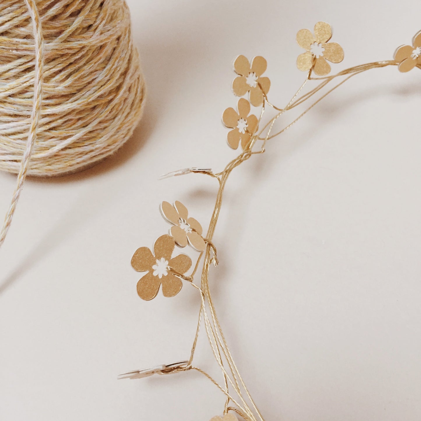 Couronne filaire | Wax flowers