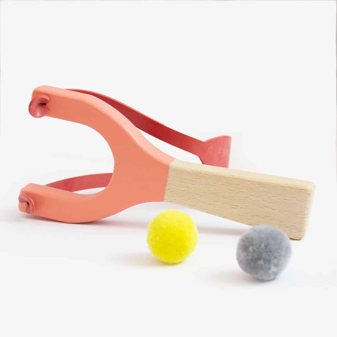 Wooden slingshot | Pom-pom launcher