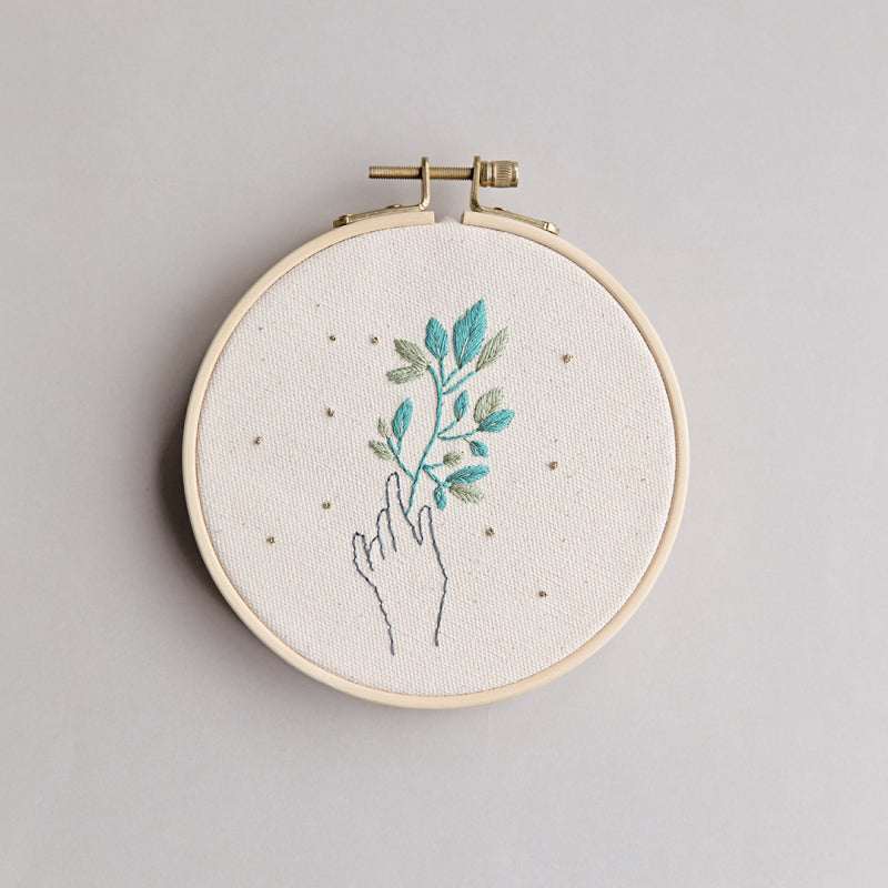 Embroidery kit | The hand and the plant