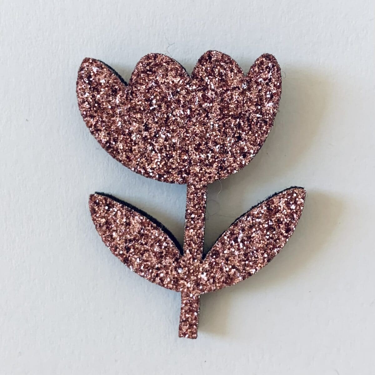 Pin's feutrine pailletée | Fleur rose